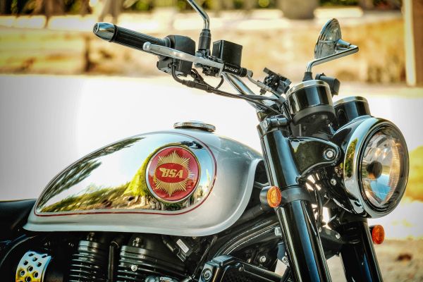 bsa-goldstar-650-french-retro-ride-selection-keegan-photographie-5754132C0-216E-F4B1-C40F-20FDA4A04B10.jpg